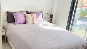 2 slaapkamers, een strijkplank/strijkijzer, gratis wifi, beddengoed