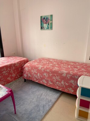 2 bedrooms, iron/ironing board, WiFi