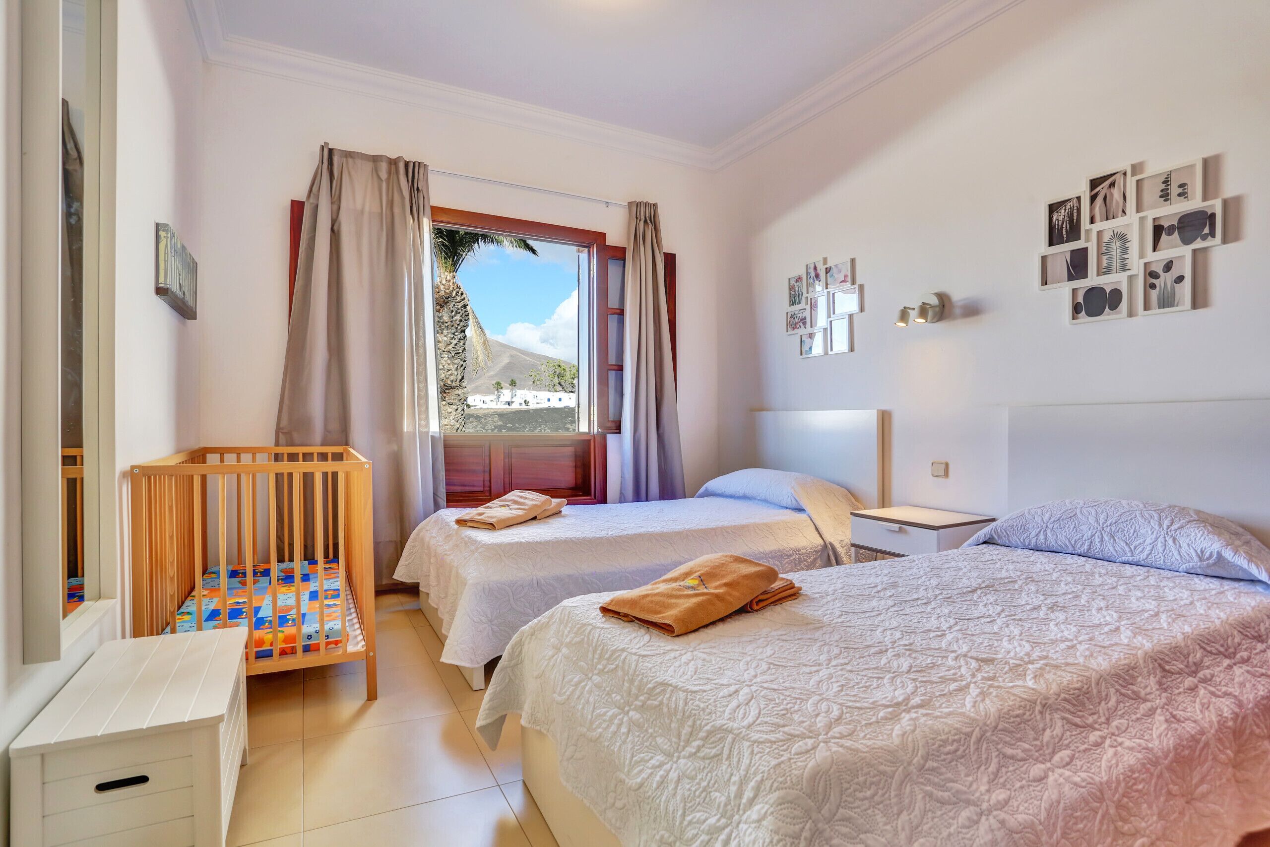 2 dormitorios, tabla de planchar con plancha, wifi gratis y ropa de cama