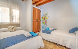 4 bedrooms, travel cot, free WiFi, bed sheets - Gorgeous home in Cartagena (Cartagena)