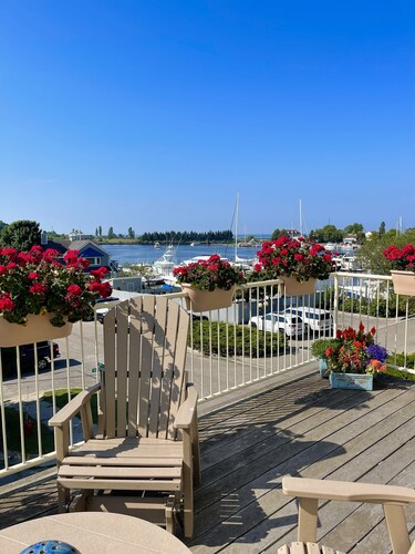 Luxury Downtown Loft 2 bedroom/ 2 bath Home