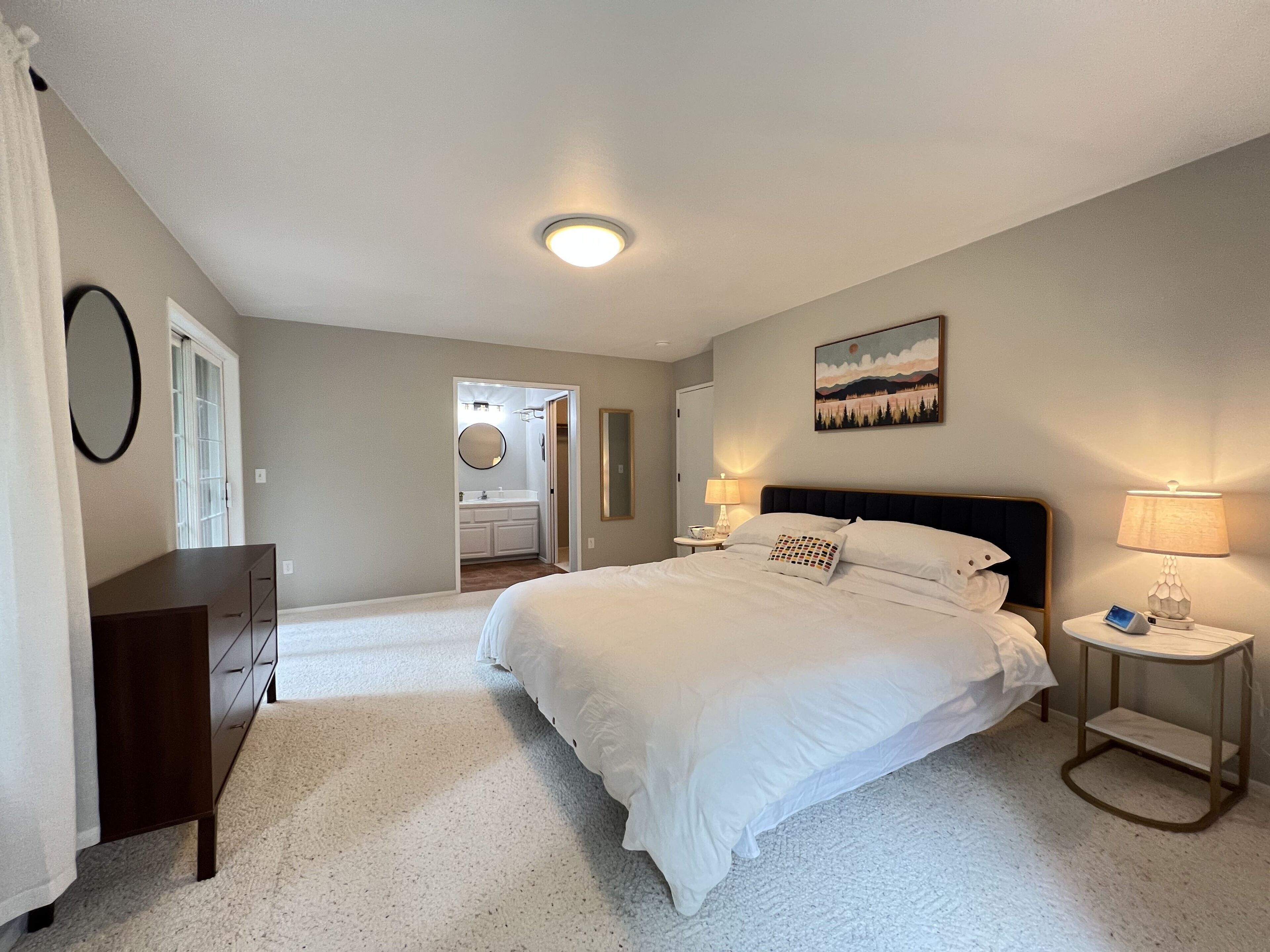 Family-friendly, pet-friendly lakefront retreat