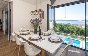 Dining - Amazing home in Kastel Kambelovac (Kastel Kambelovac)