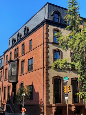 Exterior - Luxury 1BD Rittenhouse Sq. | Hosted By Stay Rafa (Philadelphia)