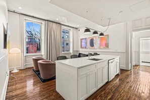 Interior - Luxury 1BD Rittenhouse Sq. | Hosted By Stay Rafa (Philadelphia)