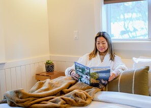 Room, 2 Queen Beds, Jetted Tub