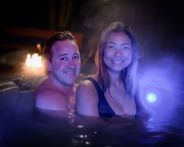 Room, 2 Queen Beds, Jetted Tub | Dining