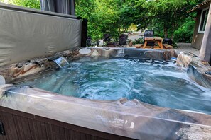 Room, 2 Queen Beds, Jetted Tub | Property grounds