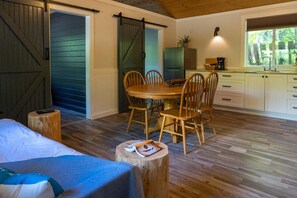 Room, 2 Queen Beds, Jetted Tub | Dining