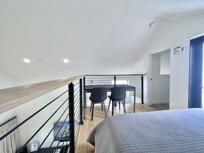 4 Schlafzimmer, Schreibtisch, Bügeleisen/Bügelbrett, Reisekinderbett