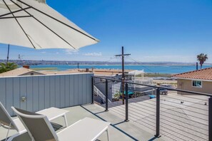 Terrace/patio - Modern Gem in Crown Point! Steps to Bay! (San Diego)