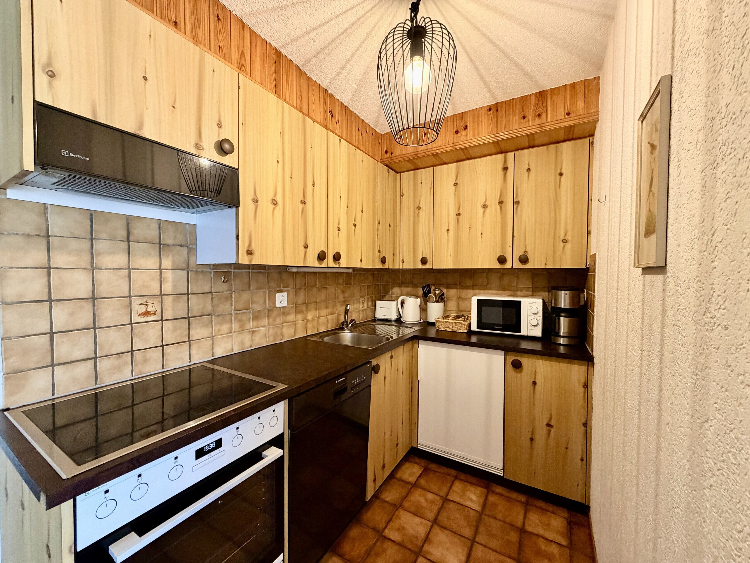 Kühlschrank, Mikrowelle, Ofen, Geschirrspüler