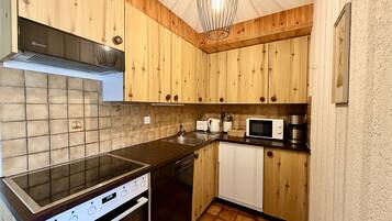 Kühlschrank, Mikrowelle, Ofen, Geschirrspüler