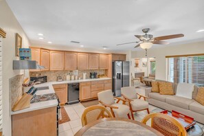 Interior - Bayfront w Dock, 96 Jet Spa, Secluded (Marathon)
