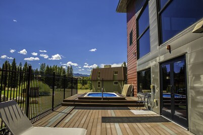 Newly renovated Winter Park condo on the Fraser River