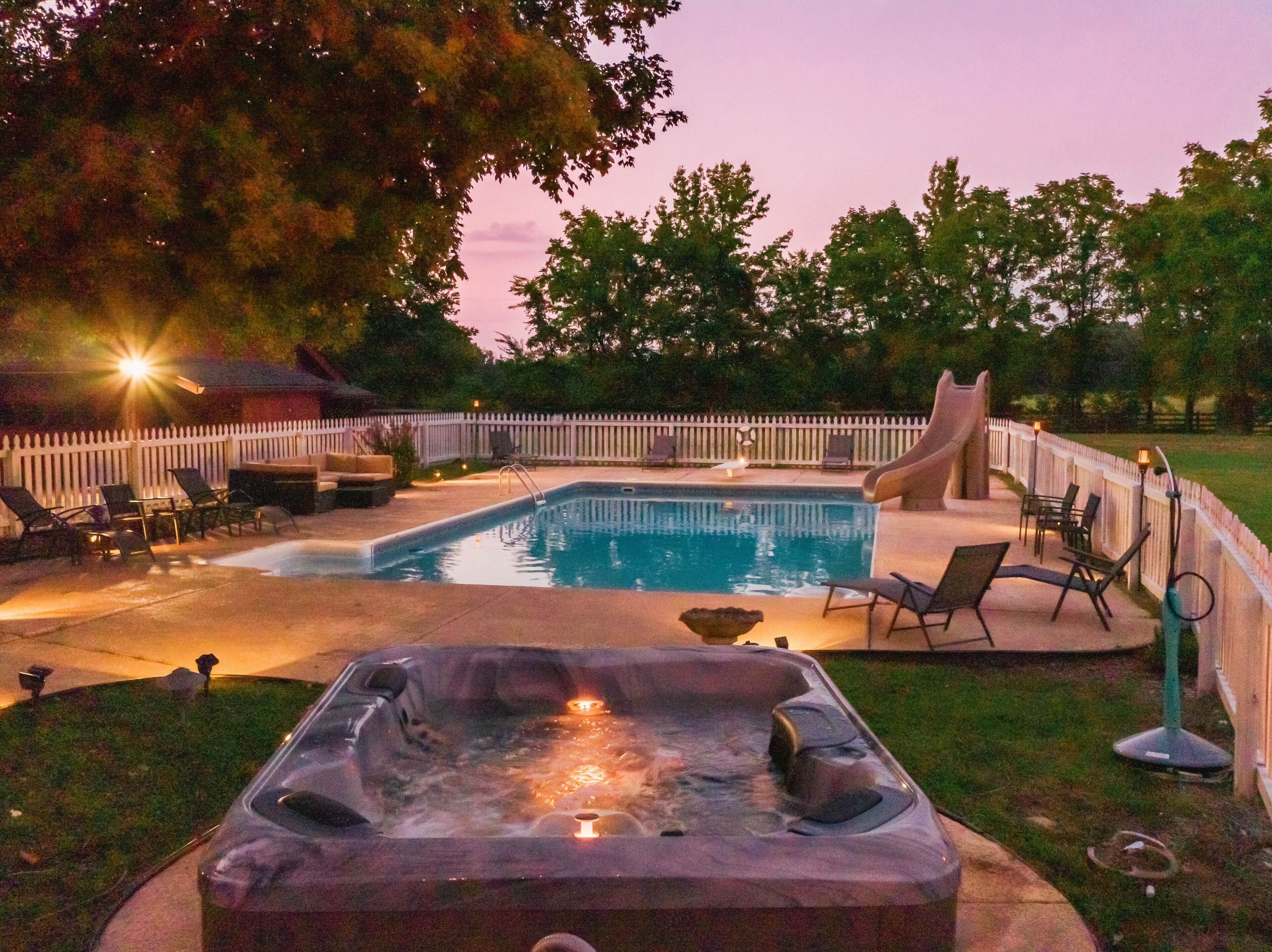 28 Min from Nashville Quiet Log Cabin W/Pool & Spa Sleeps 16