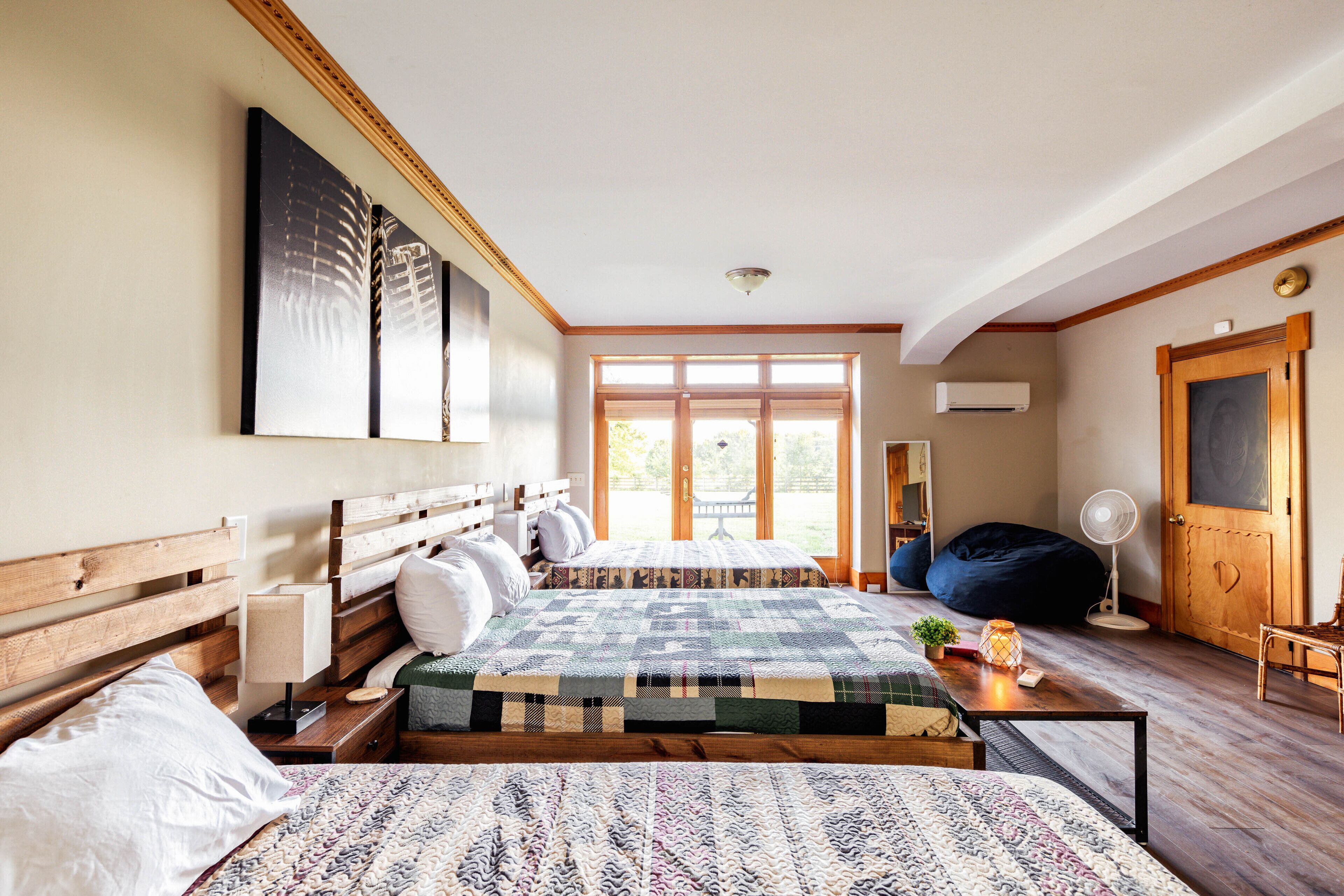 28 Min from Nashville Quiet Log Cabin W/Pool & Spa Sleeps 16