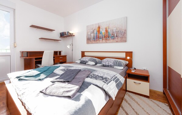 1 bedroom, free WiFi, bed sheets