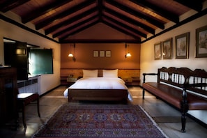 In-room safe, individually decorated, individually furnished, desk - Lazareto Hotel I (Monemvasia)