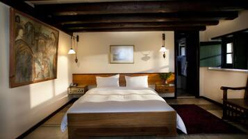 Habitación doble Deluxe | Caja de seguridad en la habitación y decoración personalizada