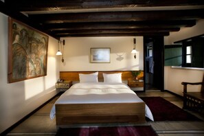 Deluxe Double Room | In-room safe, individually decorated, individually furnished, desk - Lazareto Hotel I (Monemvasia)