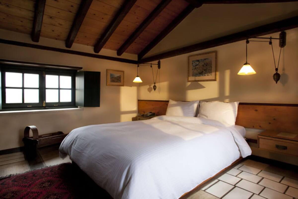 Chambre Triple Standard | Coffres-forts dans les chambres, bureau, rideaux occultants