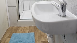 Unclassified image, 5 of 19, button - Short Stay Bristol - Church Apartment (Bristol)