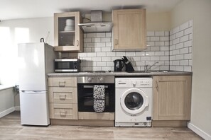 Apartment, Private Bathroom | Private kitchen - Short Stay Bristol - Church Apartment (Bristol)
