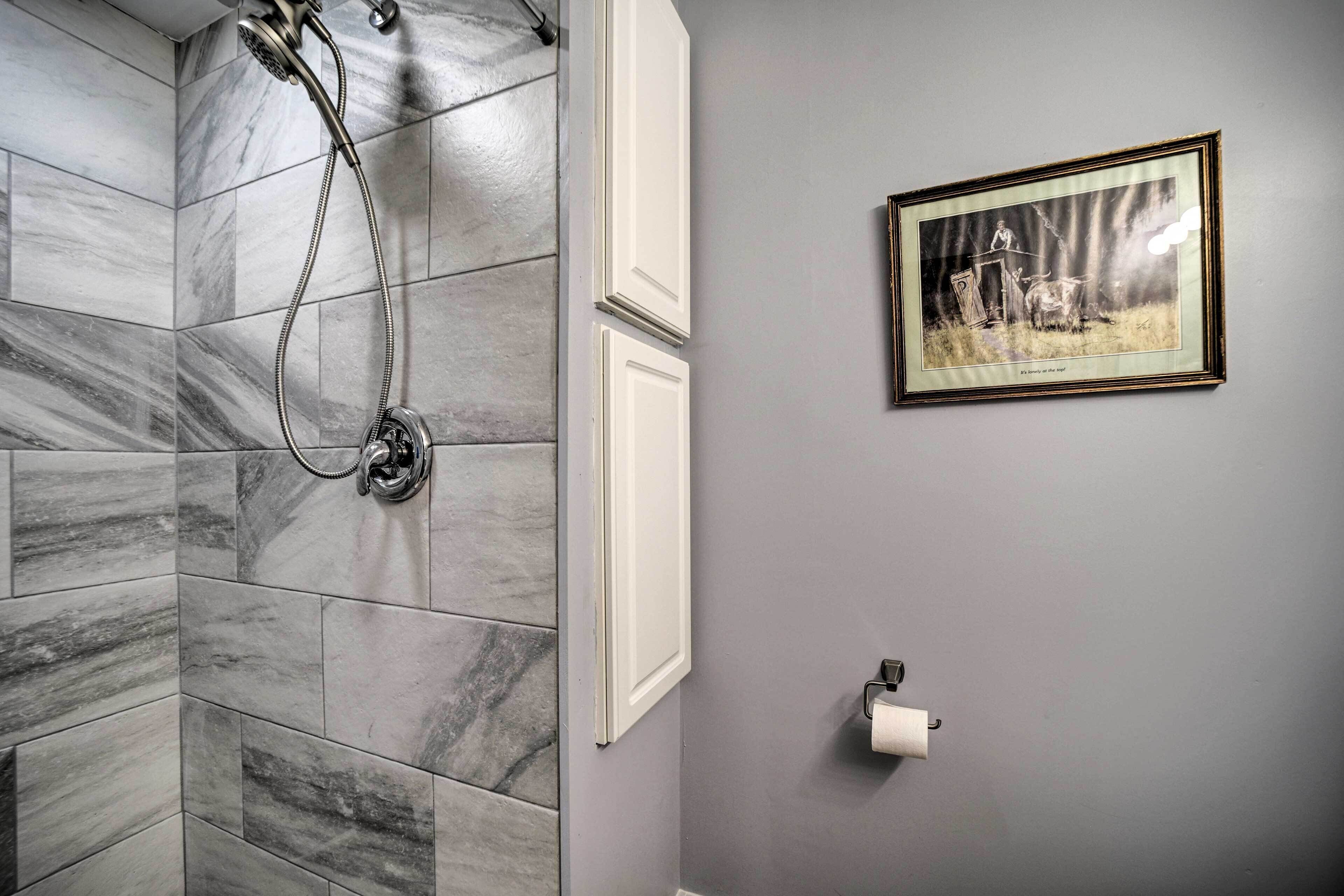 Bryson City Cabin w/ Hot Tub ~ 10 Mi to Dtwn!