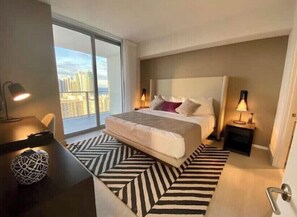 3 habitaciones, caja de seguridad en la habitación y escritorio