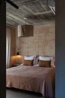 Superior Studio Suite, 1 Queen Bed with Sofa bed, Balcony, Sea View | Iron/ironing board, travel crib, free WiFi, bed sheets