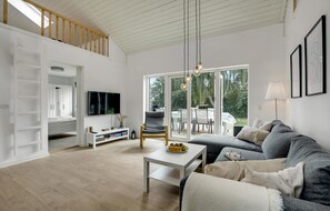 Smart TV - 3 bedroom gorgeous home in Lundby (Lundby)