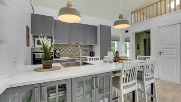 Køleskab, ovn, kogeplade, opvaskemaskine