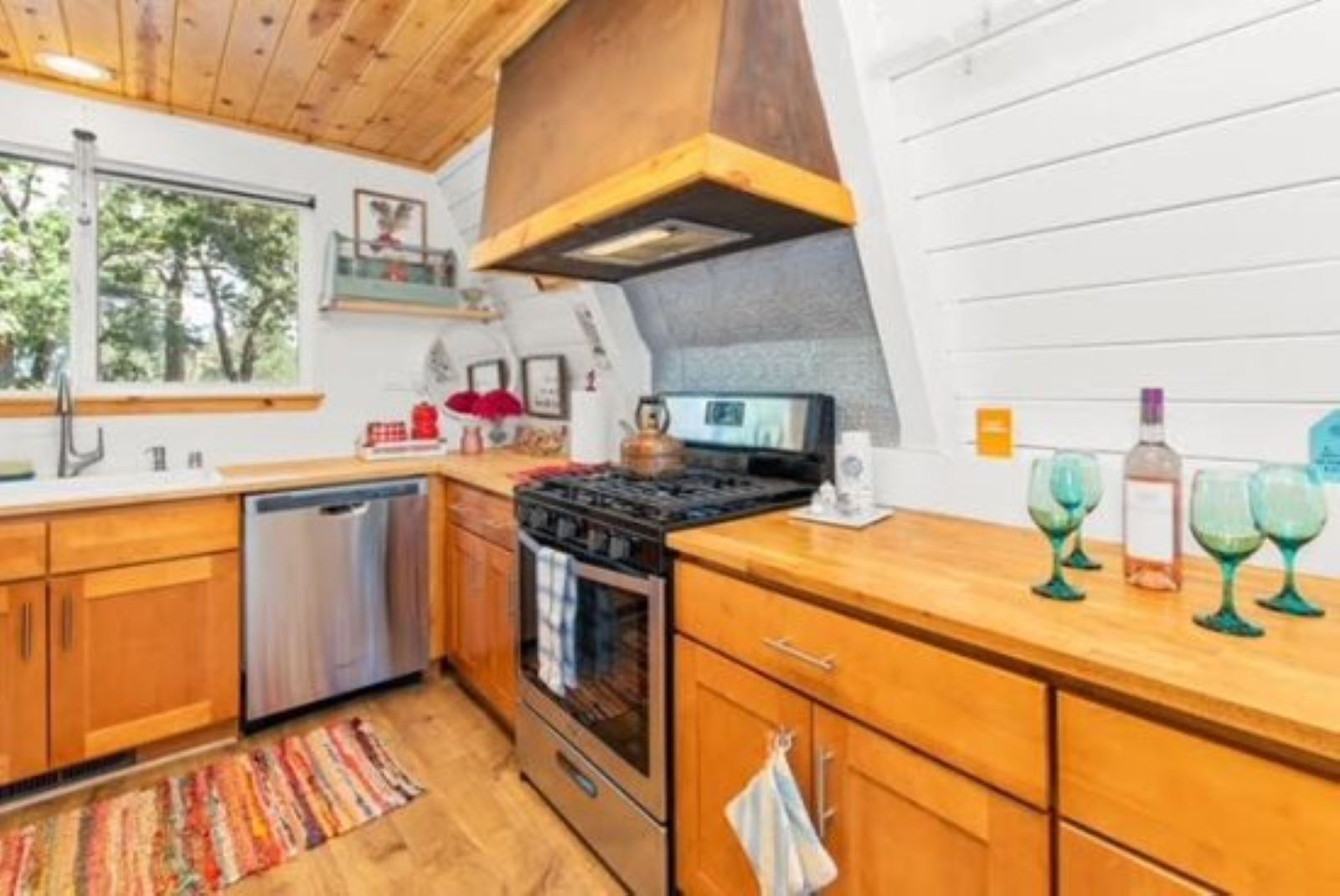 The Sip-Dip and Ski Rental