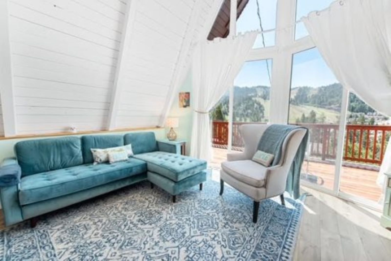 The Sip-Dip and Ski Rental