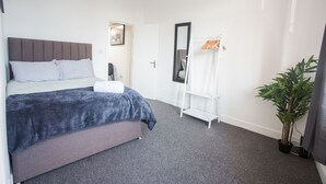 Unclassified image, 5 of 24, button - Short Stay Bristol - Two Mile Hill Apartment (Bristol)