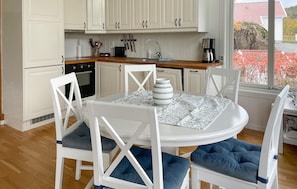 Fridge, microwave, oven, stovetop - 3 bedroom cozy home in Tvedestrand (Tvedestrand)