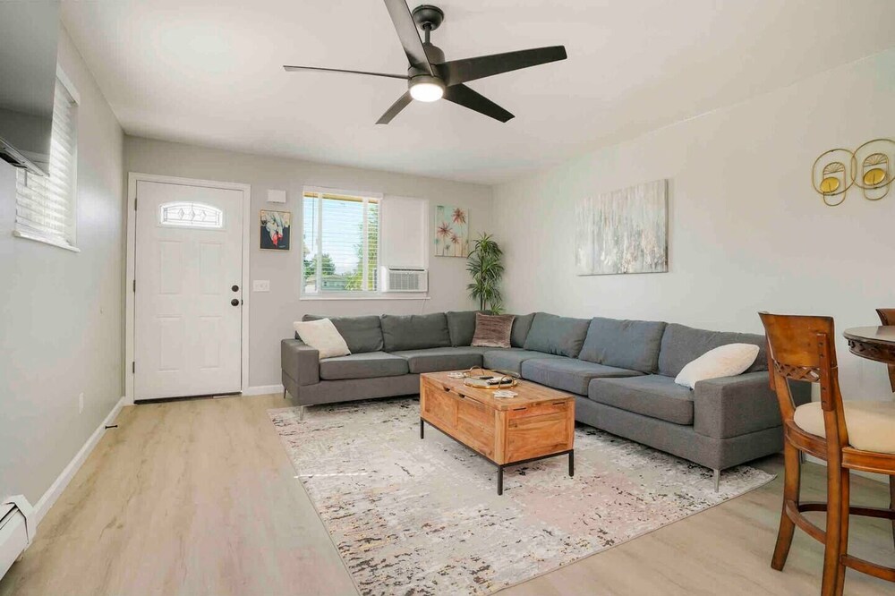 Modern Pineapple|Close to Denver and Mountains|