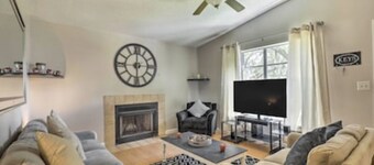 Amazing Pet-Friendly Condo with Pool Near Busch Gardens