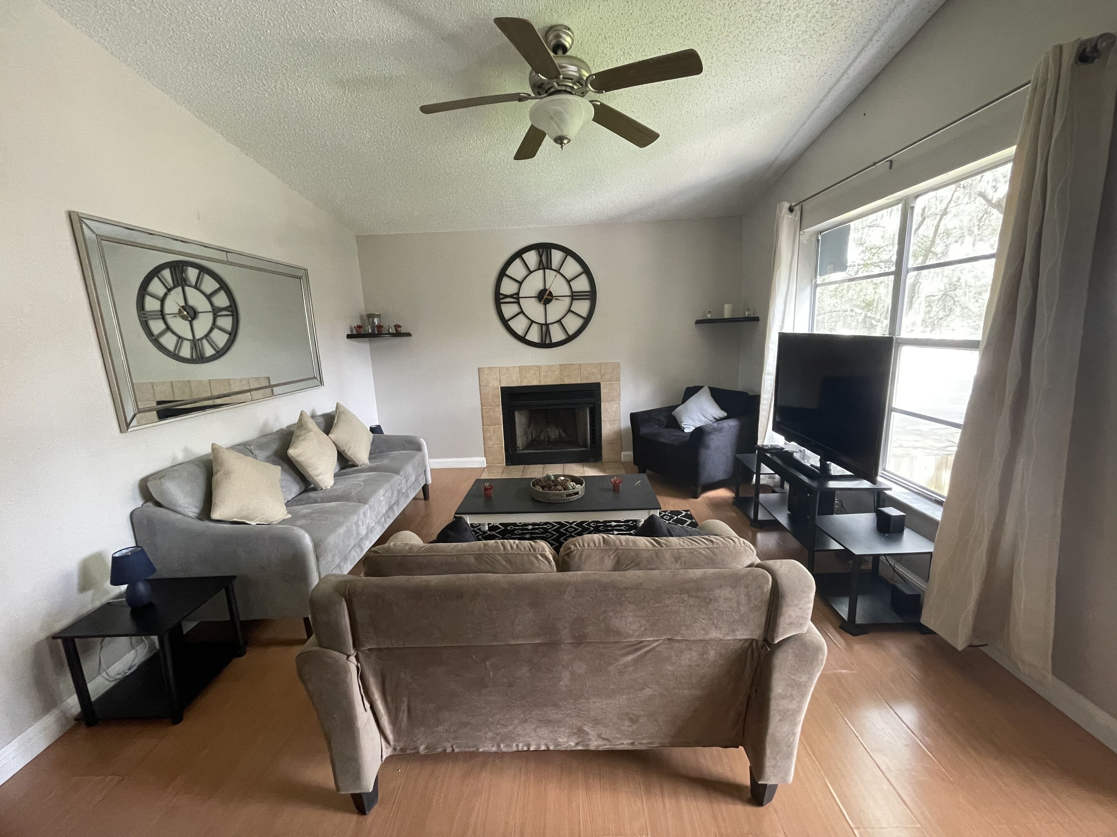 Pet Friendly Condo w/ Pool Near Busch Gardens