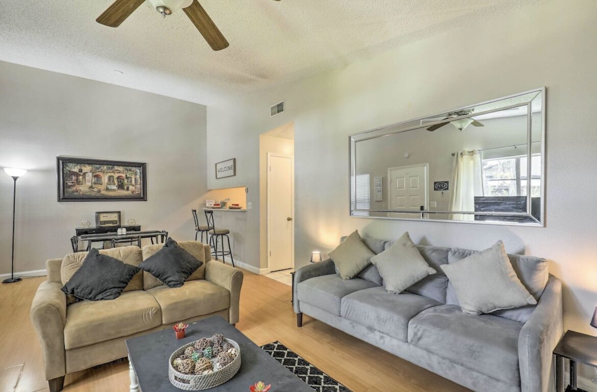 Pet Friendly Condo w/ Pool Near Busch Gardens