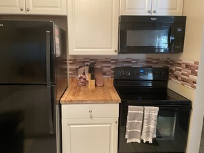 Private kitchen - Amazing Pet-Friendly Condo with Pool Near Busch Gardens (Tampa)