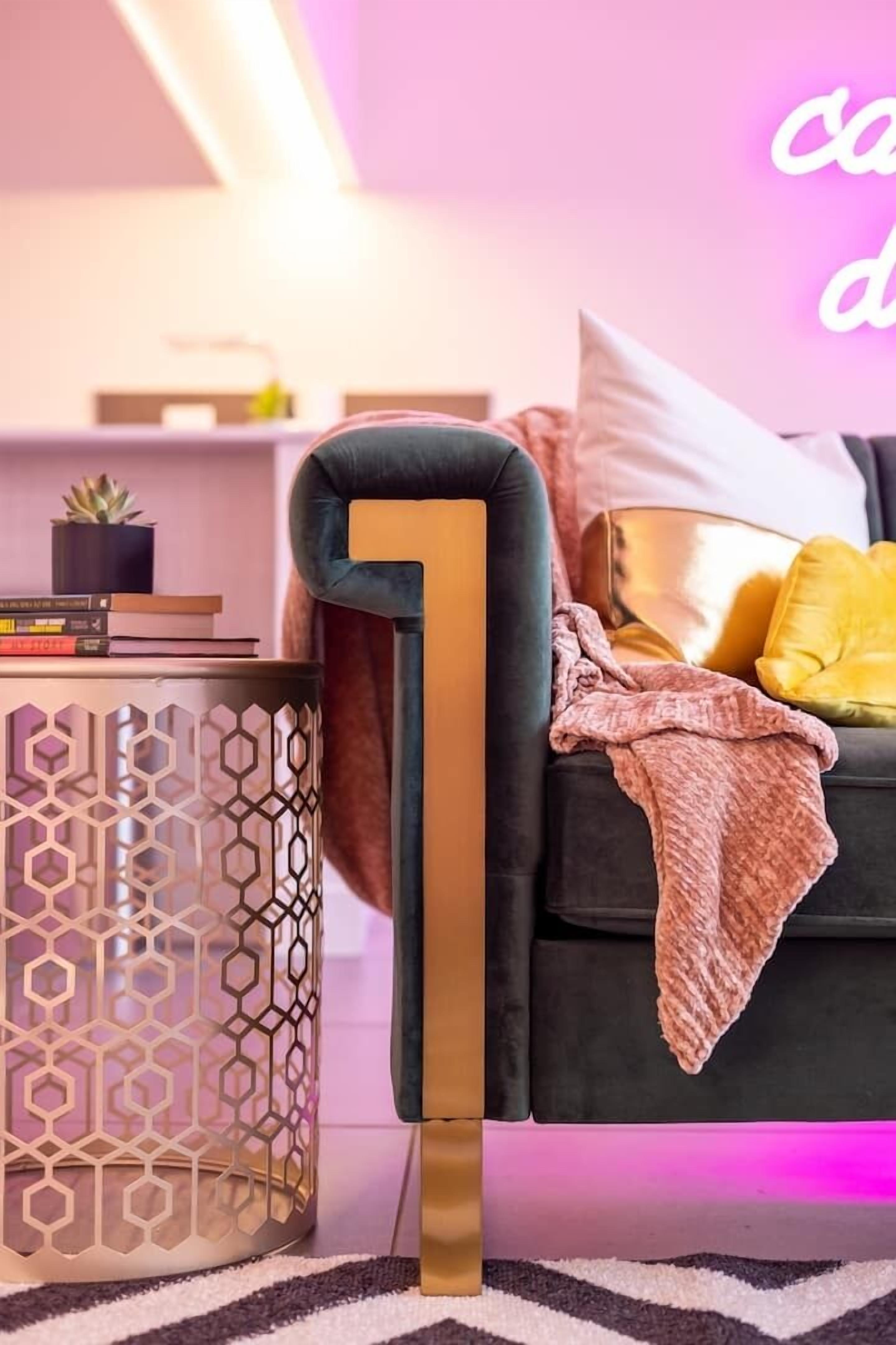 R-Glam Chic Condo-City Views-Rooftop Pool & Spa