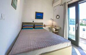 5 bedrooms, free WiFi, bed sheets