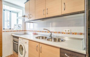 Frigorifero, piano cottura, macchina per tè/caffè