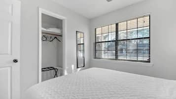 3 bedrooms, desk, iron/ironing board, WiFi