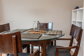 Dining - Chic 3B★Ntflx★WiFi★Mins to WEM (Edmonton)