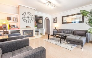 Smart-tv en een open haard