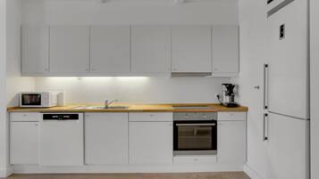 Fridge, stovetop, dishwasher, coffee/tea maker