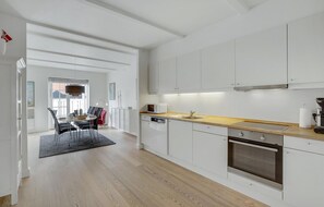 Fridge, microwave, stovetop, dishwasher - Lovely apartment in Gråsten with sauna (Gråsten)